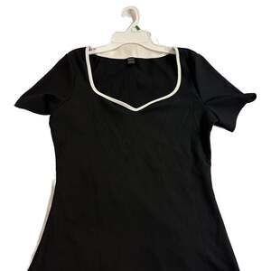 SheIn DAZY Contrast Binding Ribbed Knit Tee,